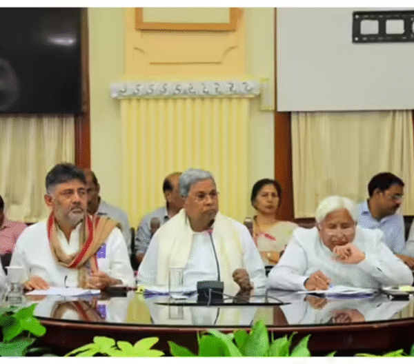 ಕಬ್ಬು ಬೆಳೆಗಾರರ ನಿರಂತರಹೋರಾಟಕ್ಕೆ ಕೊನೆಗೂಫಲ: ಪ್ರತಿ ಟನ್ ಕಬ್ಬಿಗೆ ರೂ…